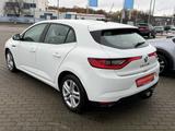 Renault Megane IV 1.2 TCe 130 Play SHZG Klima AHK - Renault Megane Play mit Benzin-Antrieb