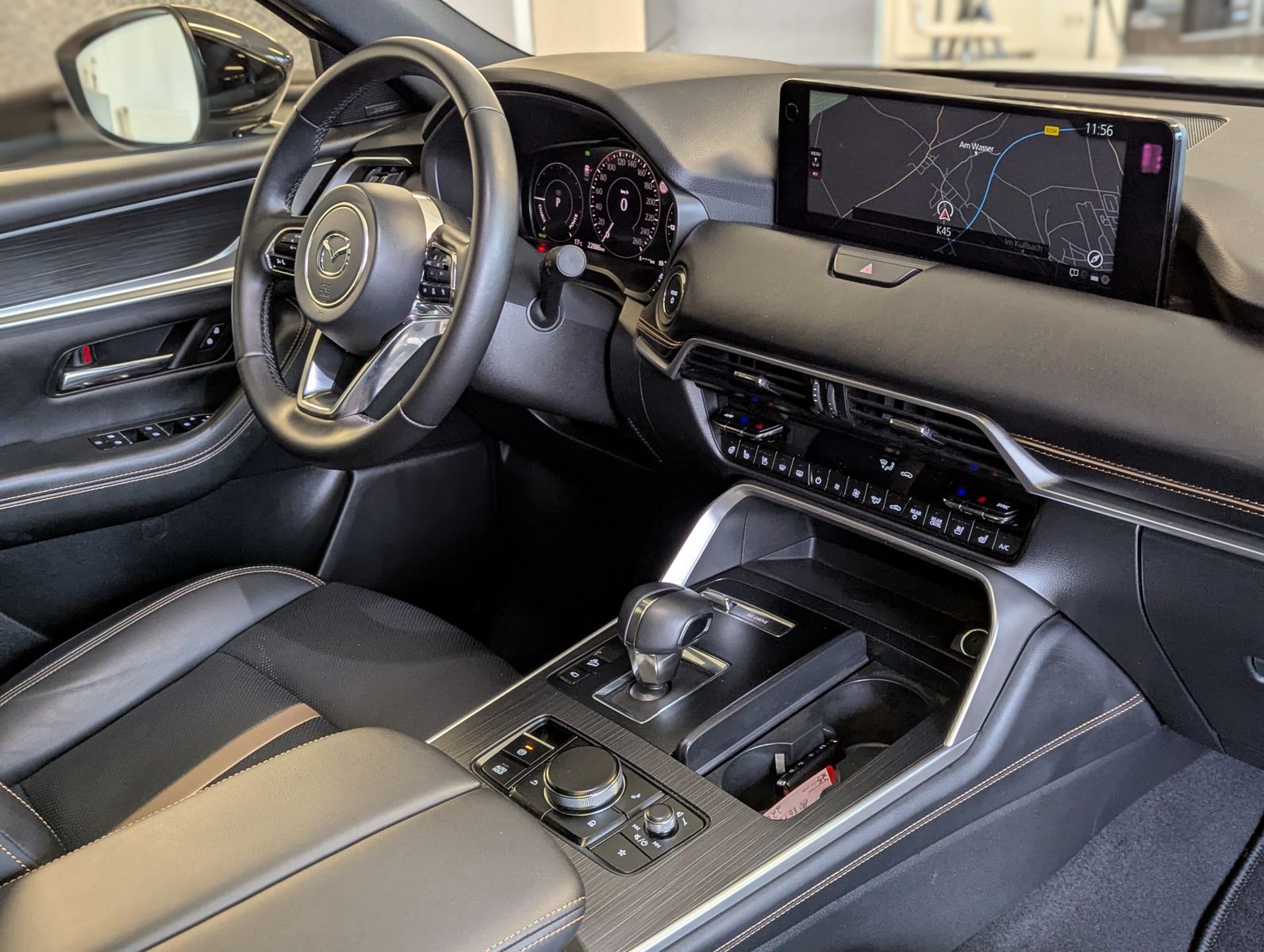 MAZDA CX-80 2.5 SKYACTIV PHEV 327 HOMURA+ 7-Sitze Pano - Image 11