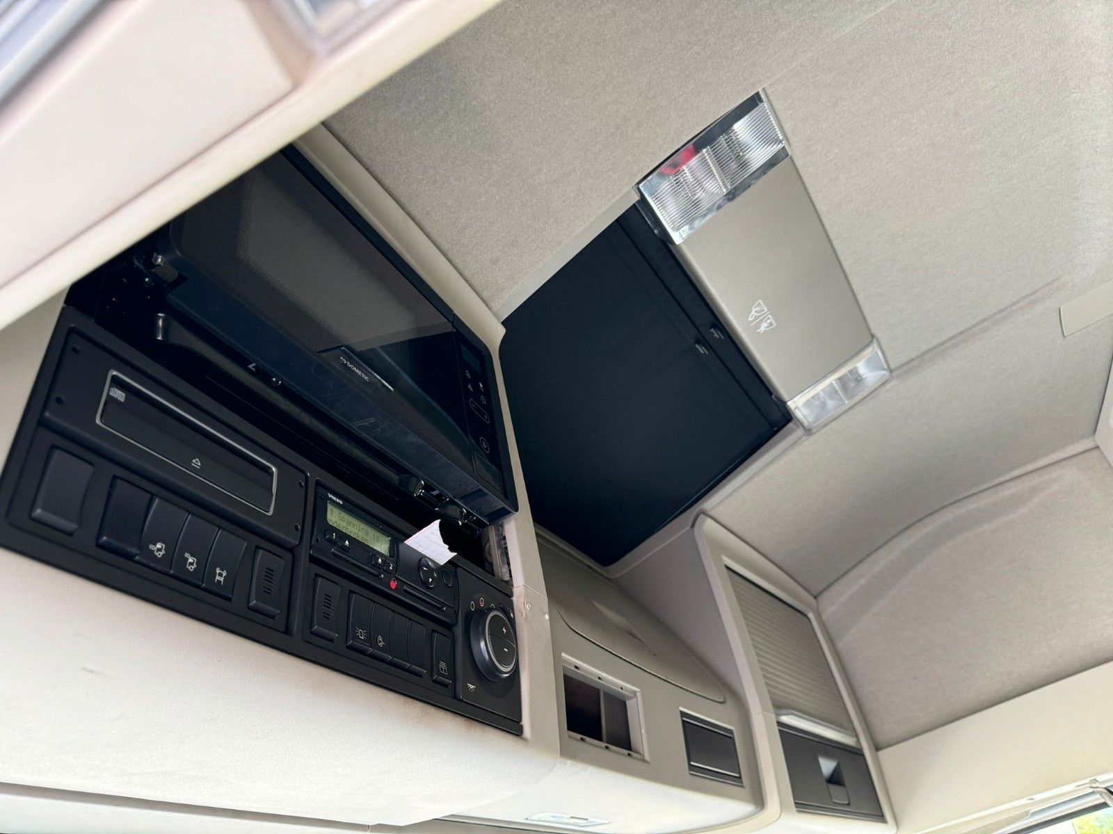 Fahrzeugabbildung Volvo FH 540 8x4 EU6 Retarder Lenk/Lift KESLA LK 9,4m