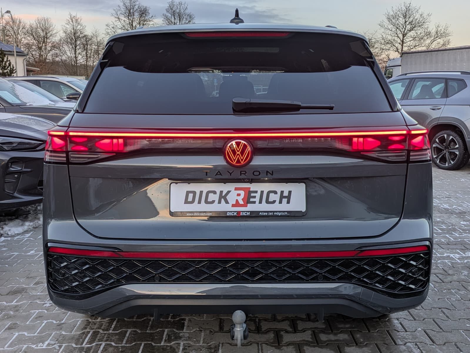 Fahrzeugabbildung Volkswagen Tayron 2.0 TDI 4M R-Line BLACK*7S*IQ-L.*PANO*HUD