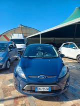 Ford Fiesta 1.4 TDCi 70CV 5 porte Titanium - Ford Fiesta mit Diesel-Antrieb: 1.4