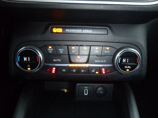 Fahrzeugabbildung Ford Focus 1,5 EcoBoost Lim >AUT/NAVI/Sitzheiz/PDC<