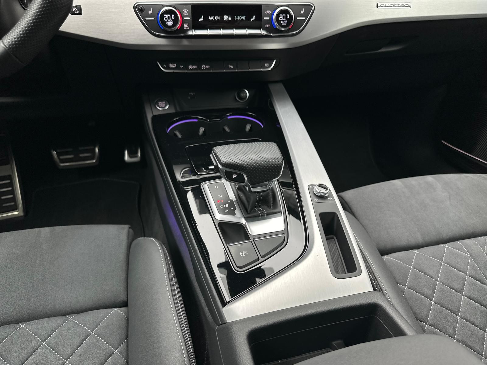 Fahrzeugabbildung Audi A4 40 TDI QUA/S-LINE/COMPETITION/MATRIX/PANO/B&O