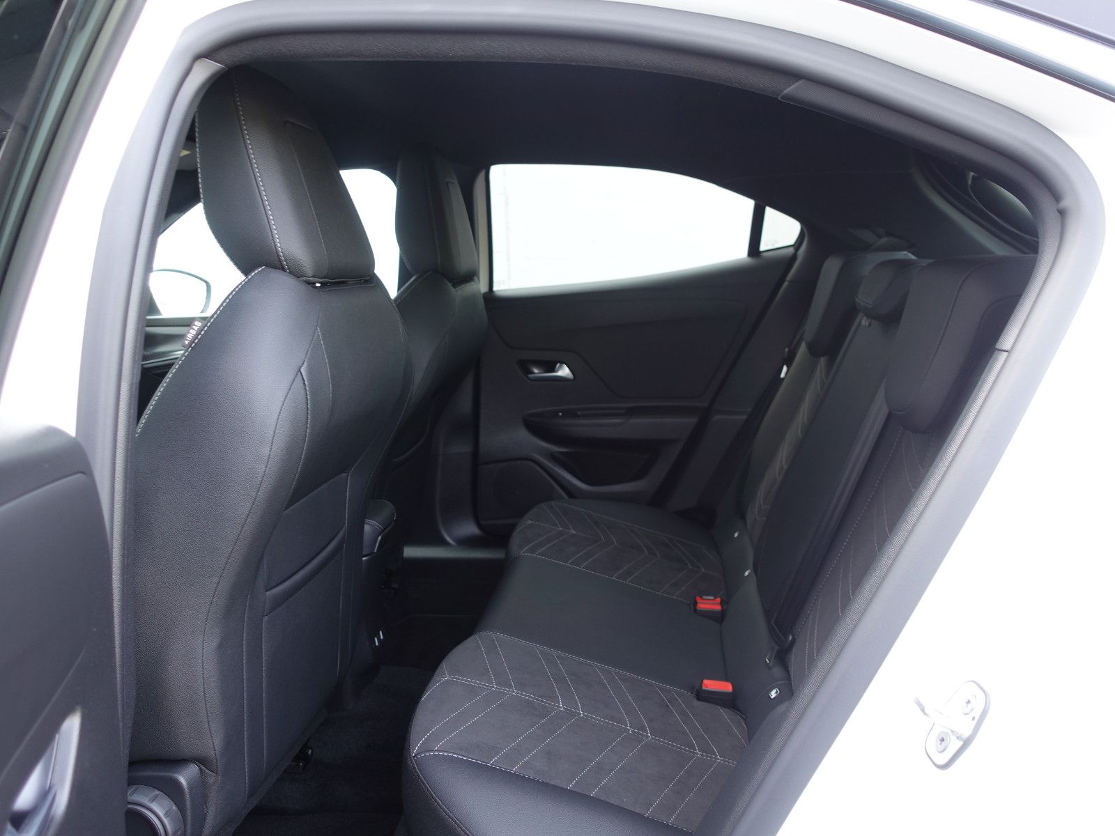 Fahrzeugabbildung Opel Mokka 1.2Turbo Ultimate Navi,Sitzh.,PDC,Kamera