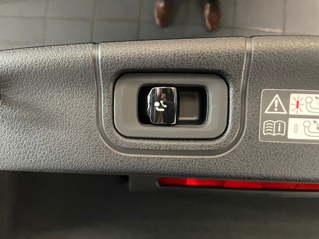 Fahrzeugabbildung Mercedes-Benz C 220 d/AMG-Line/Pano/Distronic/AHK/Night