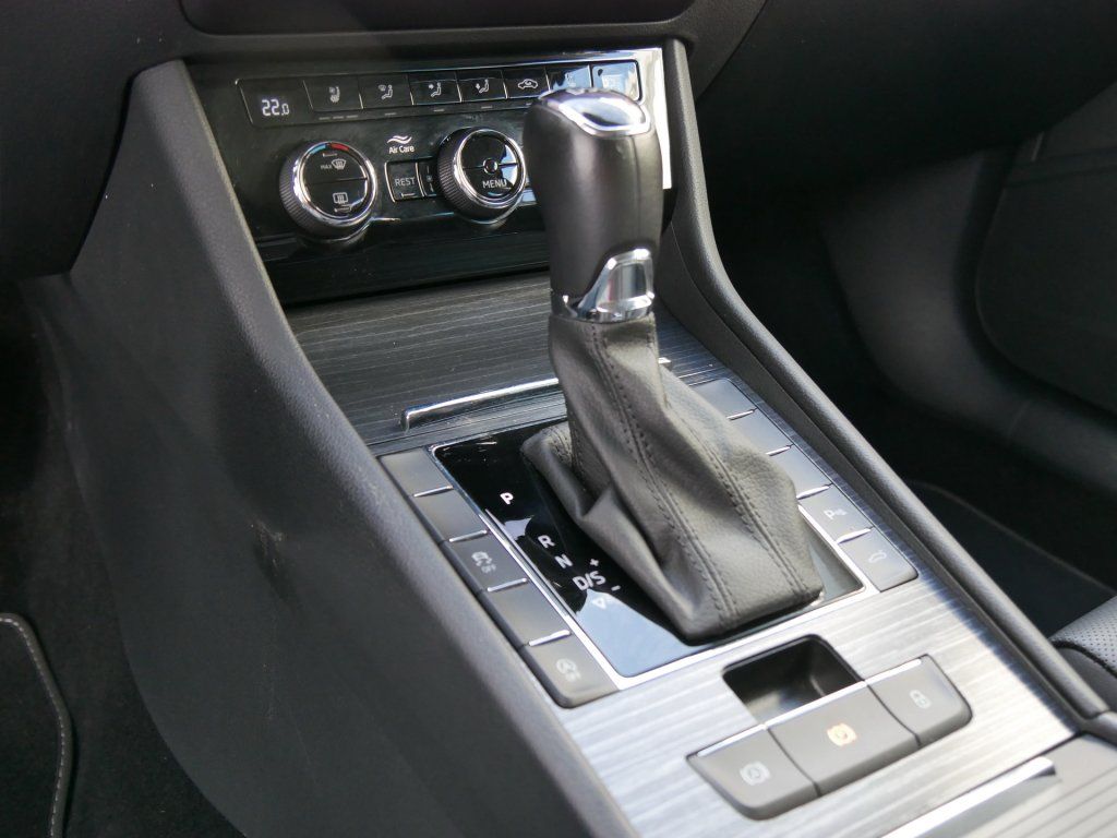 Fahrzeugabbildung SKODA Superb  2.0 TDI Premium Edition ACC CarPlay Memo