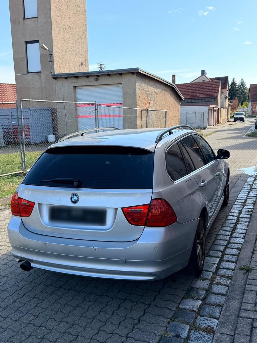 BMW 318 2009 — photo 5