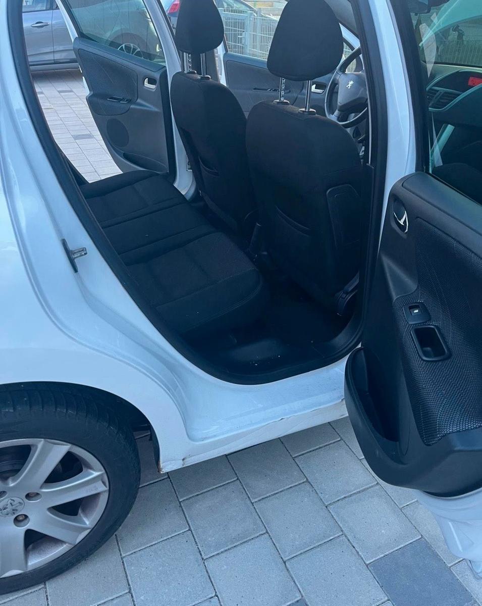 Peugeot 207 2008 — photo 8