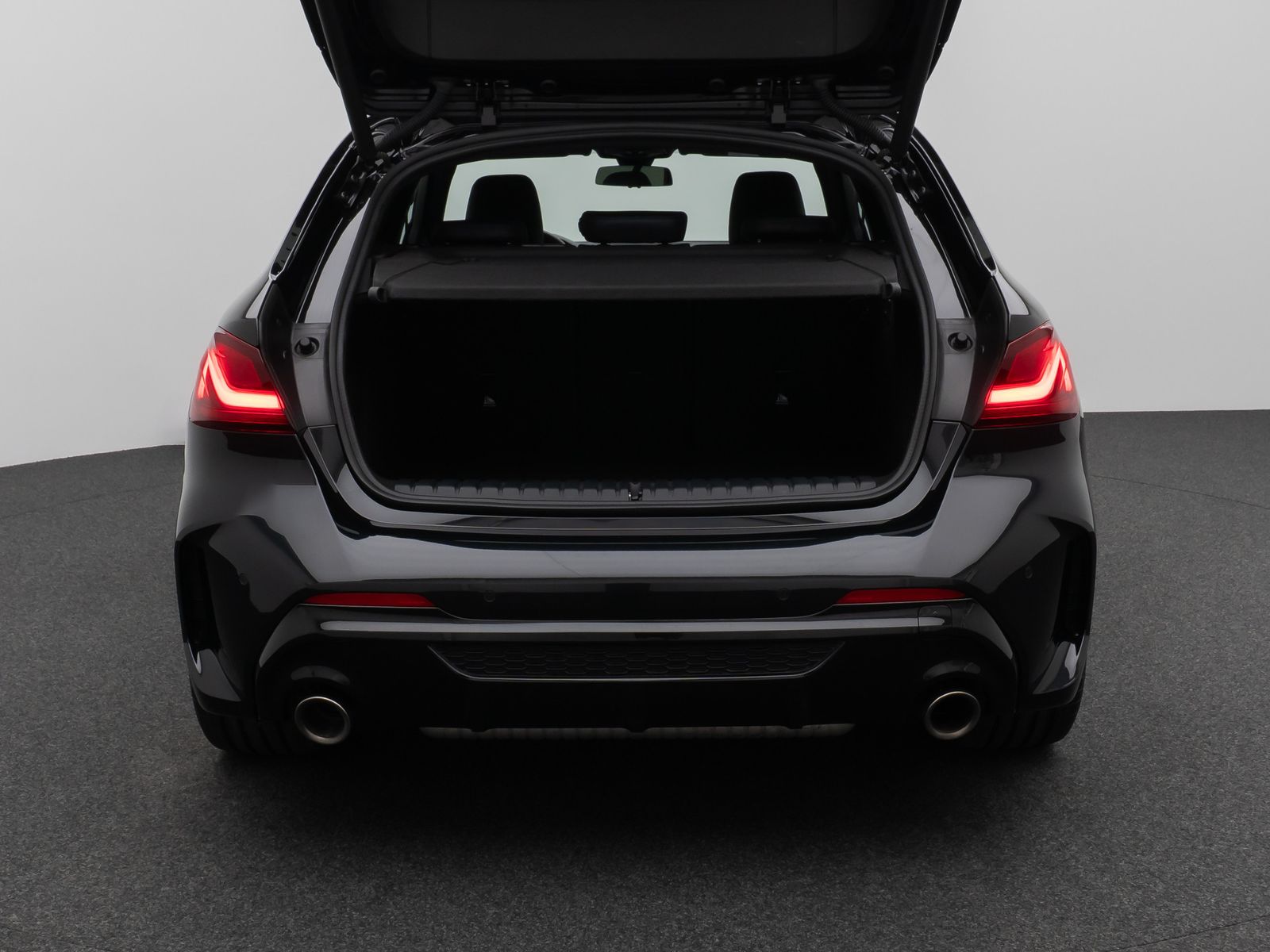 Fahrzeugabbildung BMW M135i xD HUD DAB H/K Komfort 19" Lenkradheizung