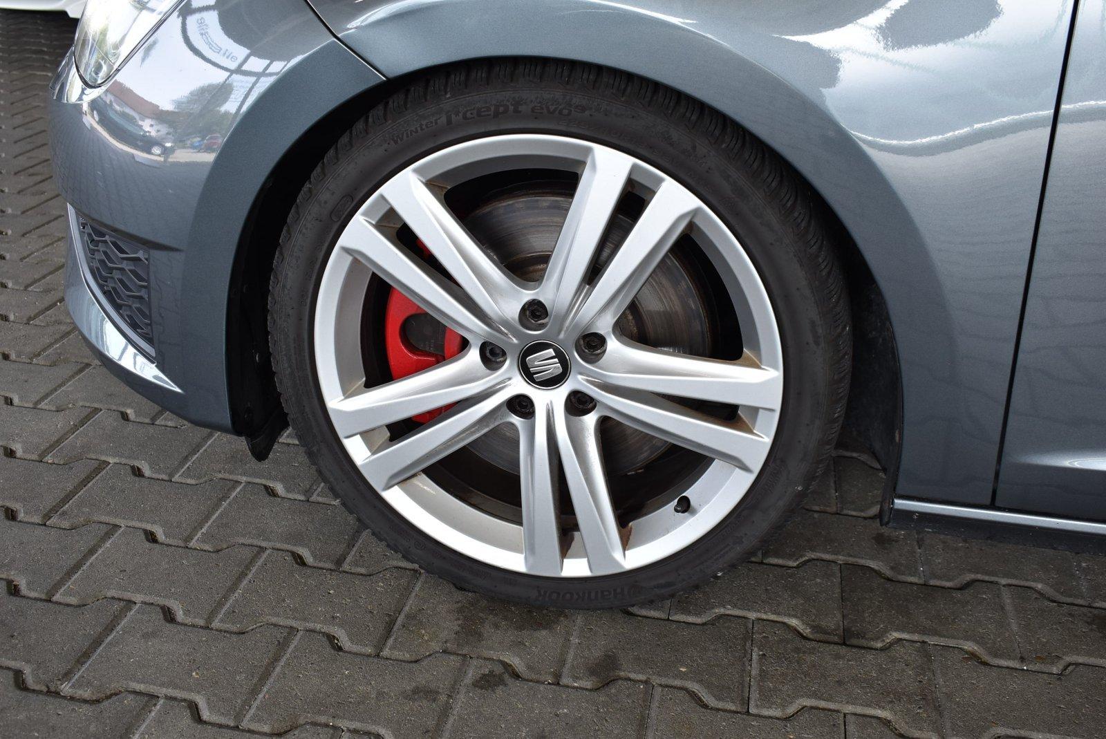 Seat Leon ST Cupra 265 ch DSG • Baquets Alcantara • Toit pano • Caméras AV/AR • DCC • CarPlay