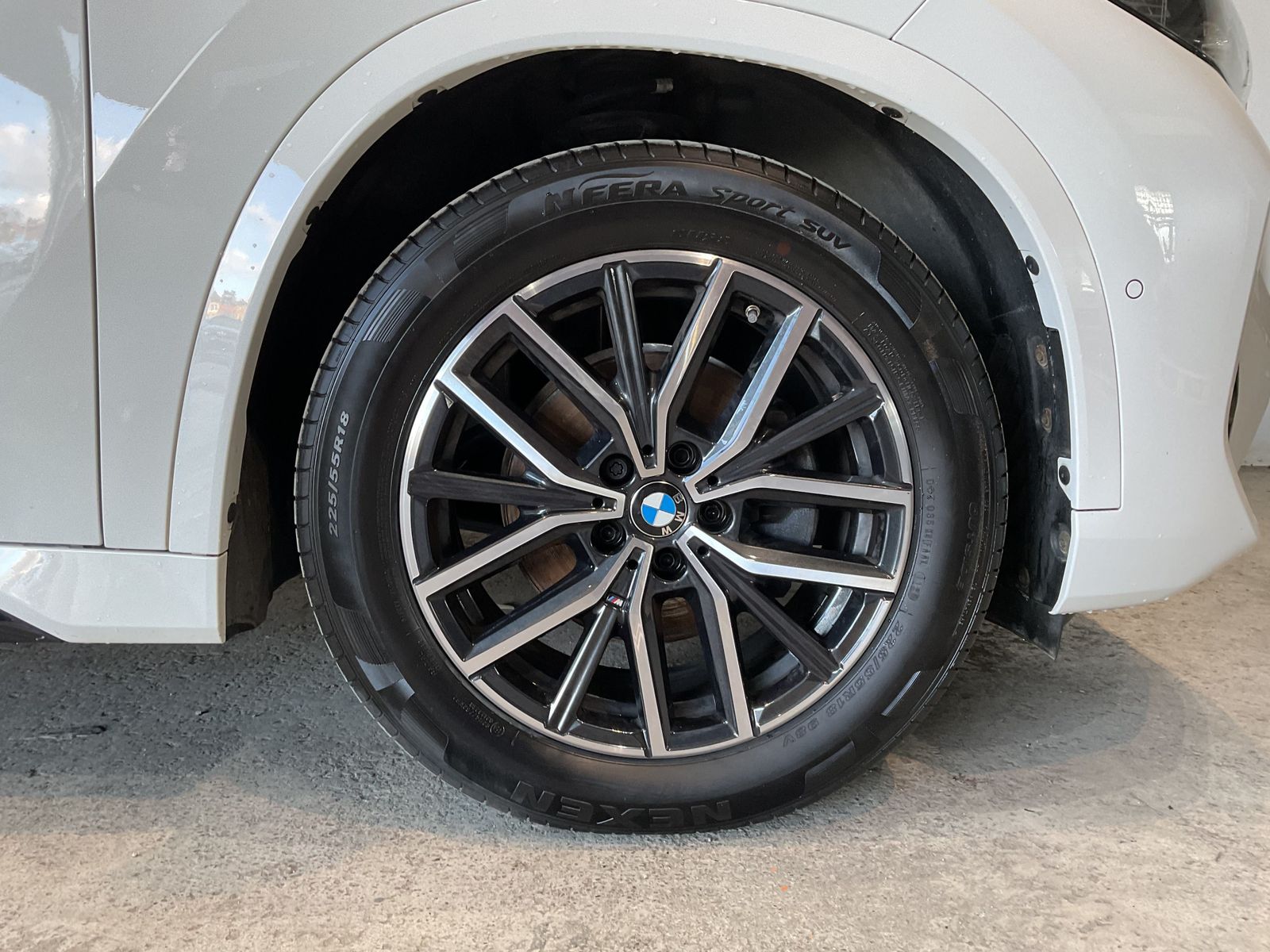 Fahrzeugabbildung BMW X1 sDrive18d SAV M Sportpaket DAB LED AHK Shz