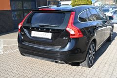 VOLVO V60 Kombi D4 Summum Leder Schiebedach Navi VOLL VOLVO V60 Kombi D4 Summum Leder Schiebedach Navi VOLL