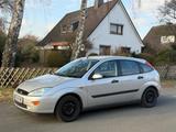 Ford Focus 1.6 Ghia mit Klima Sitzheizung ... - Ford Focus aus 2001: 1.6