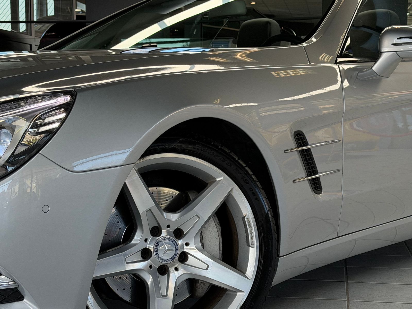 Fahrzeugabbildung Mercedes-Benz SL 350 /AMG/HARMAN-KARDON/MEMORY/T-WINKEL