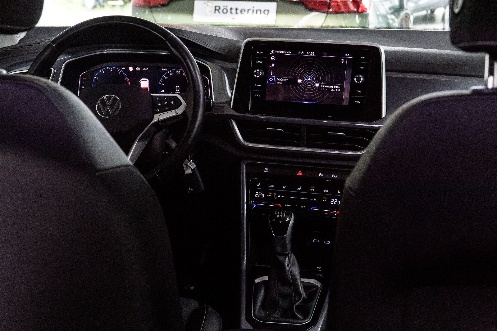 Fahrzeugabbildung Volkswagen T-Roc Style+LED+AHK+ACC+SHZ+GJR+APPCONNECT