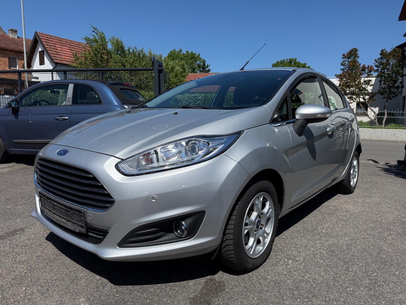 Ford Fiesta Titanium Automatik PDC Sitzheizung