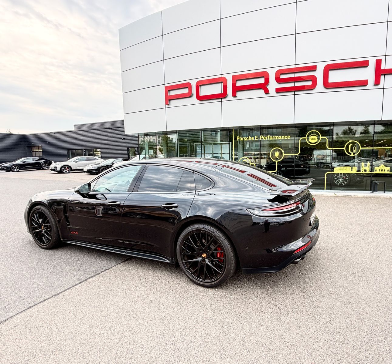 PORSCHE Panamera GTS Garantie Service NEU Alcantara 