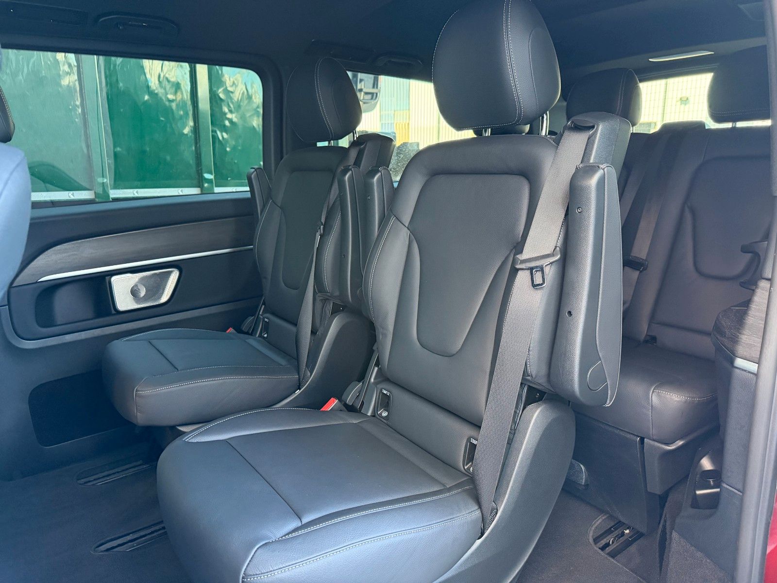 Fahrzeugabbildung Mercedes-Benz V 300 d AVA 4MATIC Liege AHK2,5to AIRMATIC Stdh