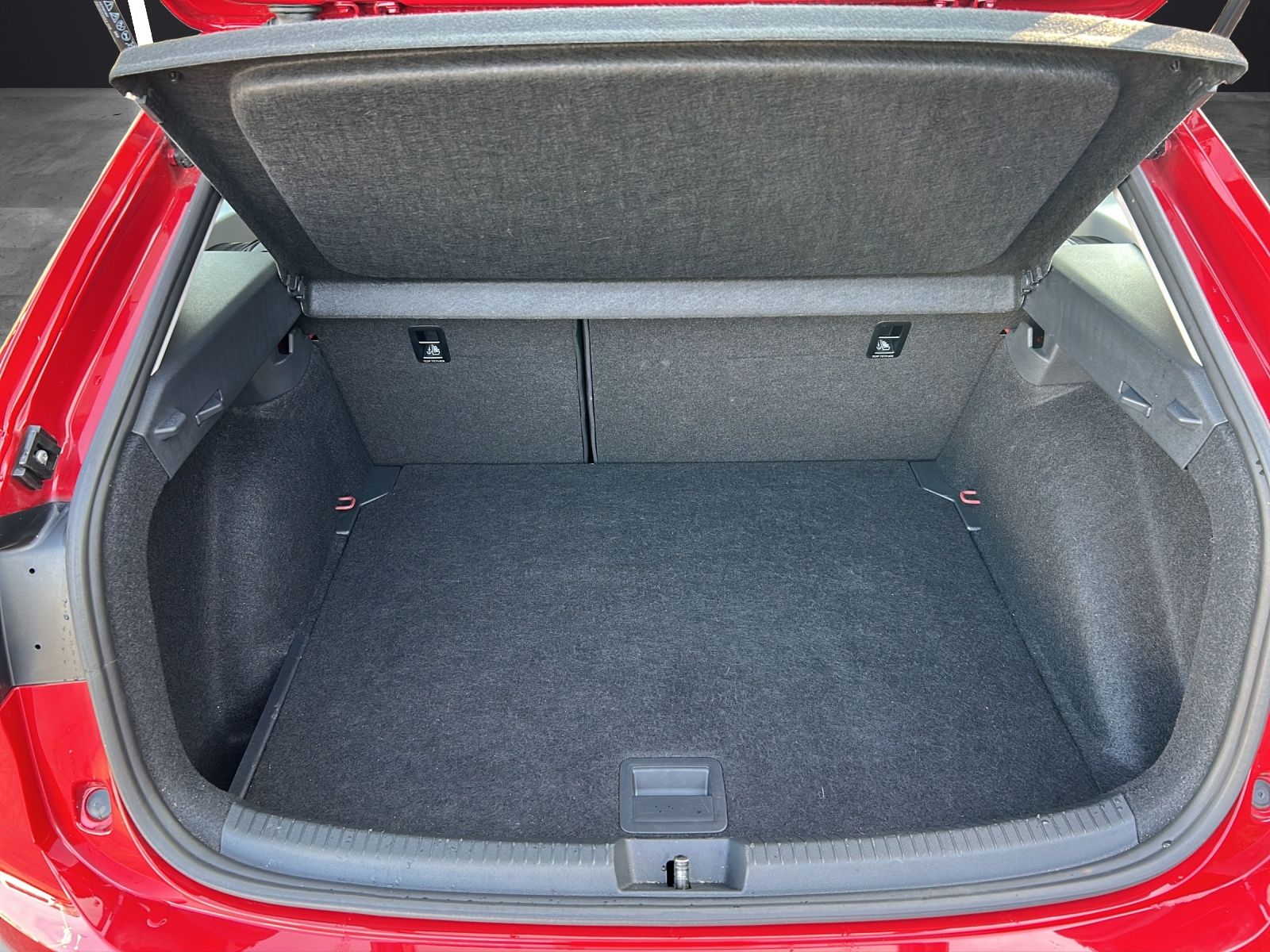 Fahrzeugabbildung Volkswagen Taigo TSI Life LED AID NAVI PDC SHZ LM