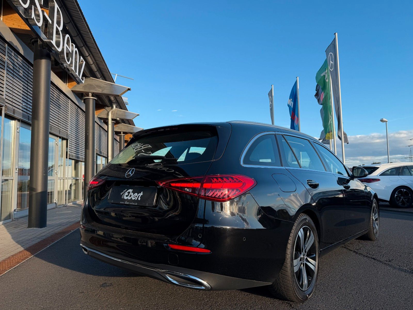 Fahrzeugabbildung Mercedes-Benz C 200d T AVANTGARDE EX/IN+STDHZG+RFK+AHK+SPUR+