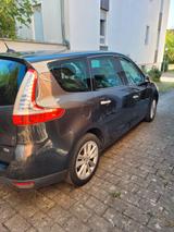 Renault Grand Scenic Luxe TCe 130 Luxe - gebrauchte Renault Grand Scenic aus dem Jahr 2011