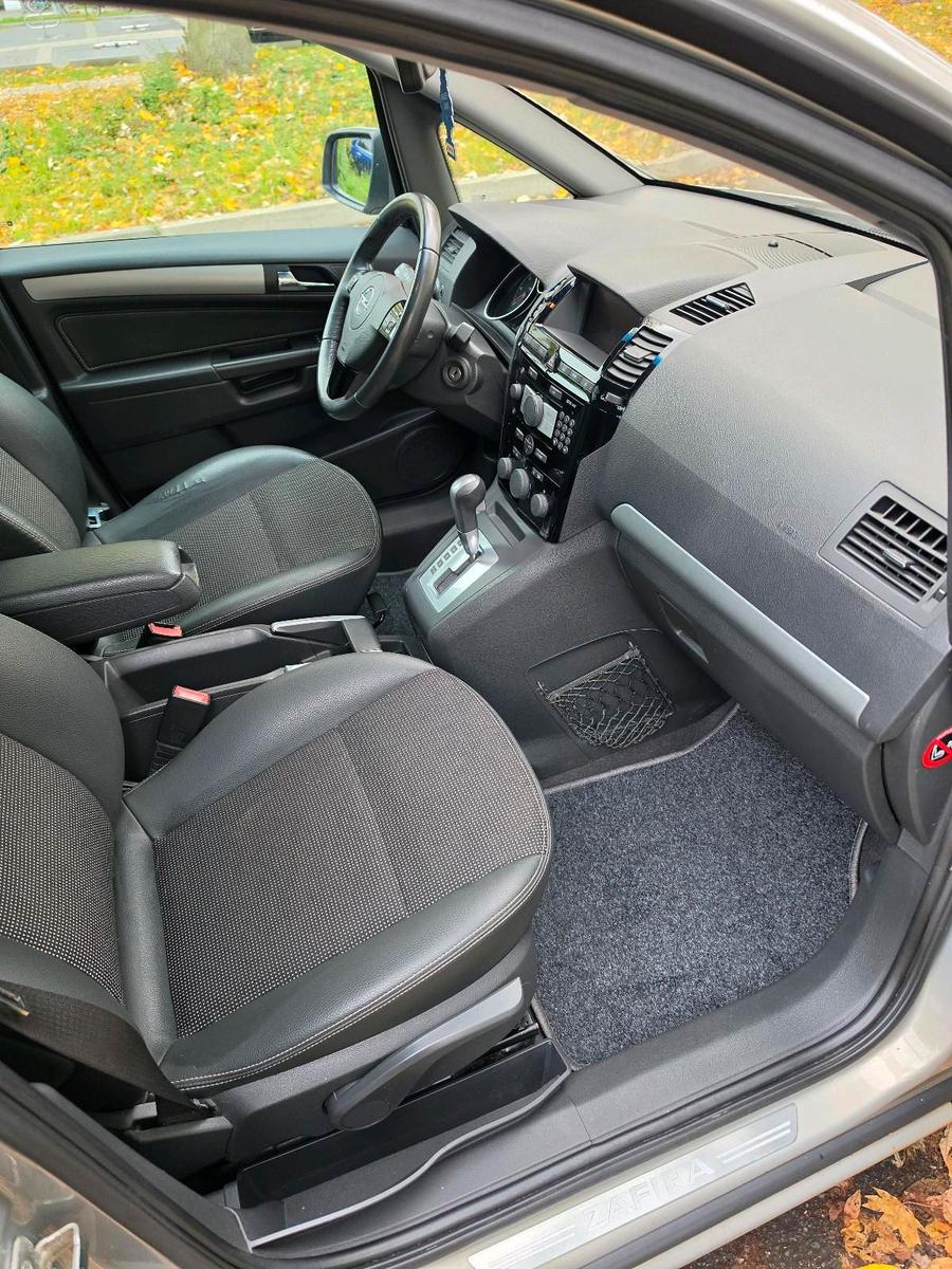 Opel Zafira 2010 — photo 10