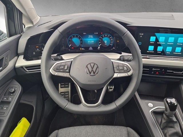 Fahrzeugabbildung Volkswagen Golf VIII TSI Move LED AID RFK SH LM