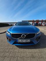 Volvo V90 T6 AWD R-Design - blaue Volvo V90