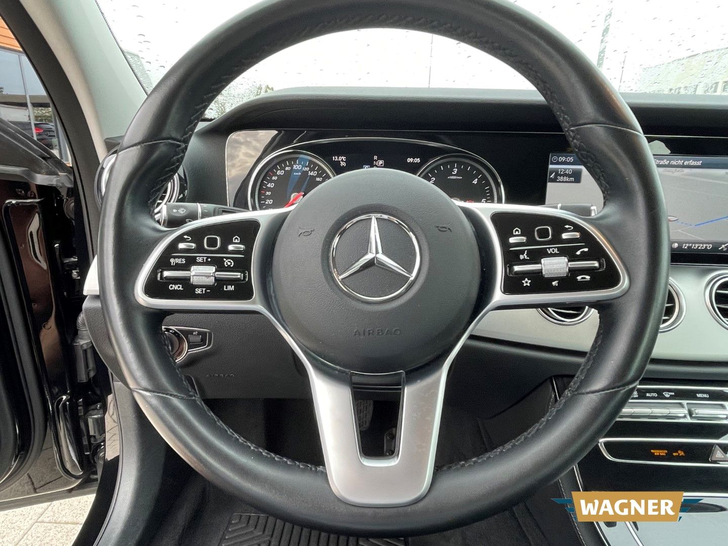 Fahrzeugabbildung Mercedes-Benz E 220 T LED-Scheinwerfer Elektr. Sitze Sitzheizu