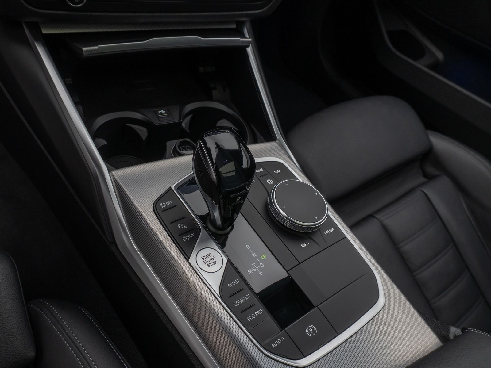 Fahrzeugabbildung BMW 330i Panorama Komfort Leder Sportsitz Stop&Go