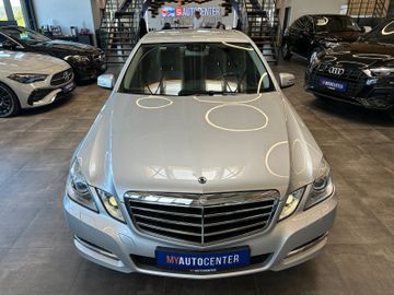 MYAUTOCENTER – Gebraucht- und Jahreswagen mit Werkstattservice in Pfaffenhofen Mercedes-Benz E 200 *AHK*Abstandstempo*Teilleder*Szhz*