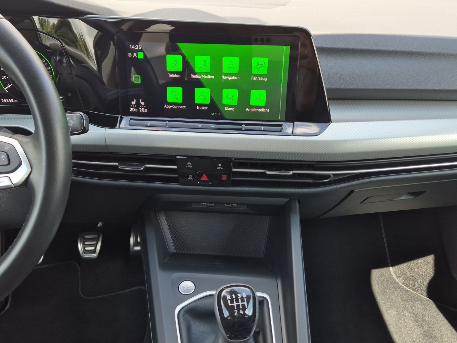 Fahrzeugabbildung Volkswagen Golf VIII TSI Move LED AID PDC Lane-Assist SH LM