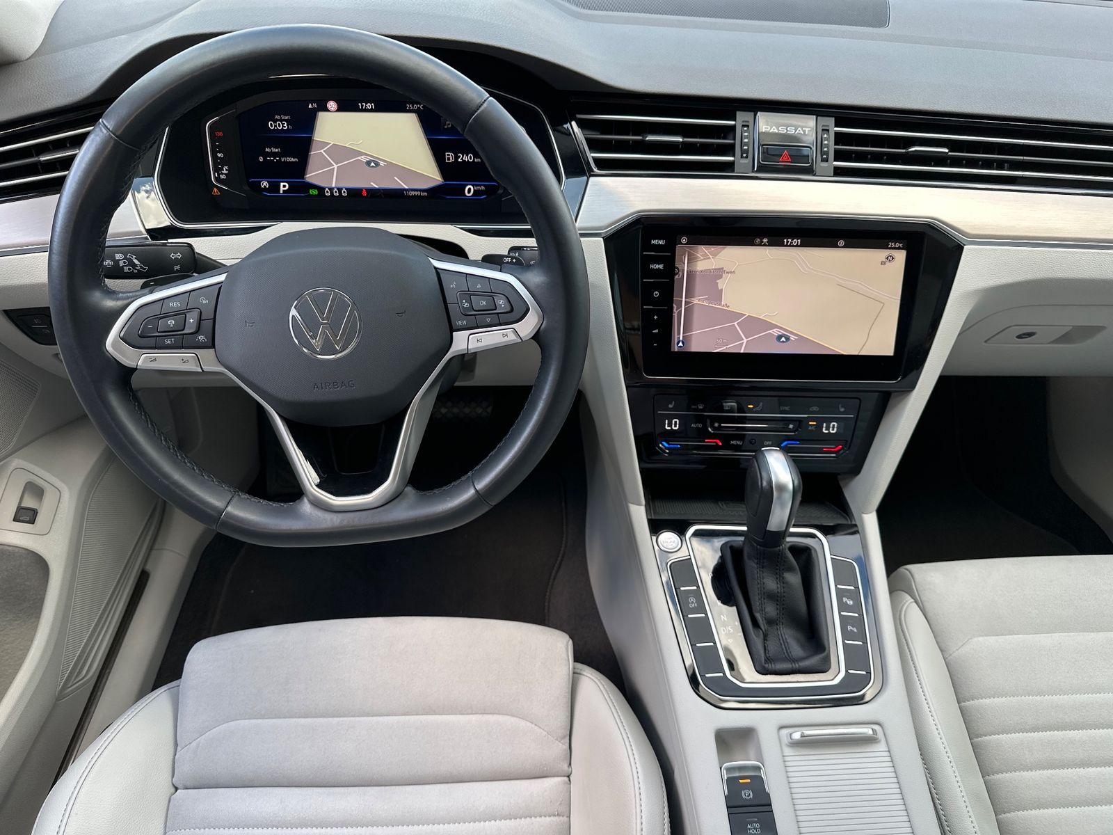 Fahrzeugabbildung Volkswagen Passat Variant Elegance NAV+LED+AHK+ACC+HUD+18ZO