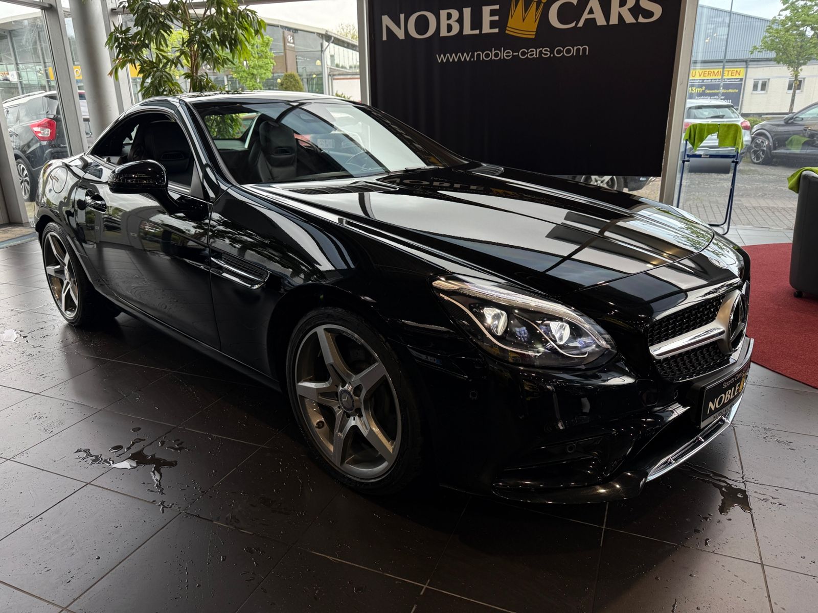 Fahrzeugabbildung Mercedes-Benz SLC 300 AMG Line H/K MEMORY LED ALU