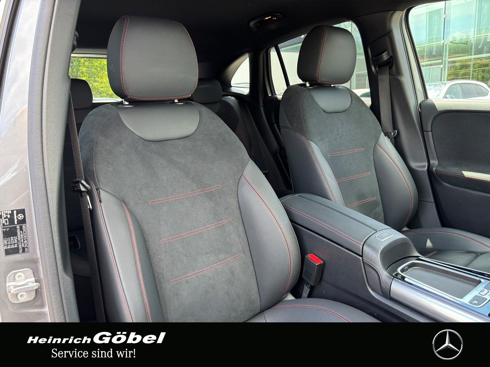 Fahrzeugabbildung Mercedes-Benz EQA 300 4M AMG*AHK*FAP*ADV-SOUND*360°KAM*AMBIENT
