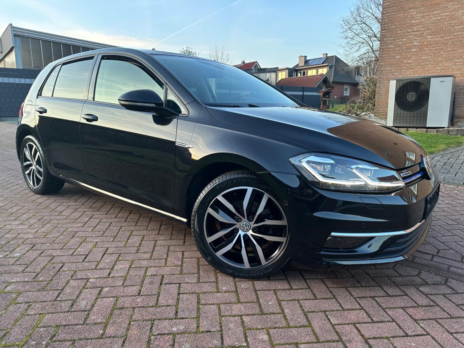 Volkswagen Golf VII 1,5*LED XENON*NAVI*SHZ*MULTI*APP CAR