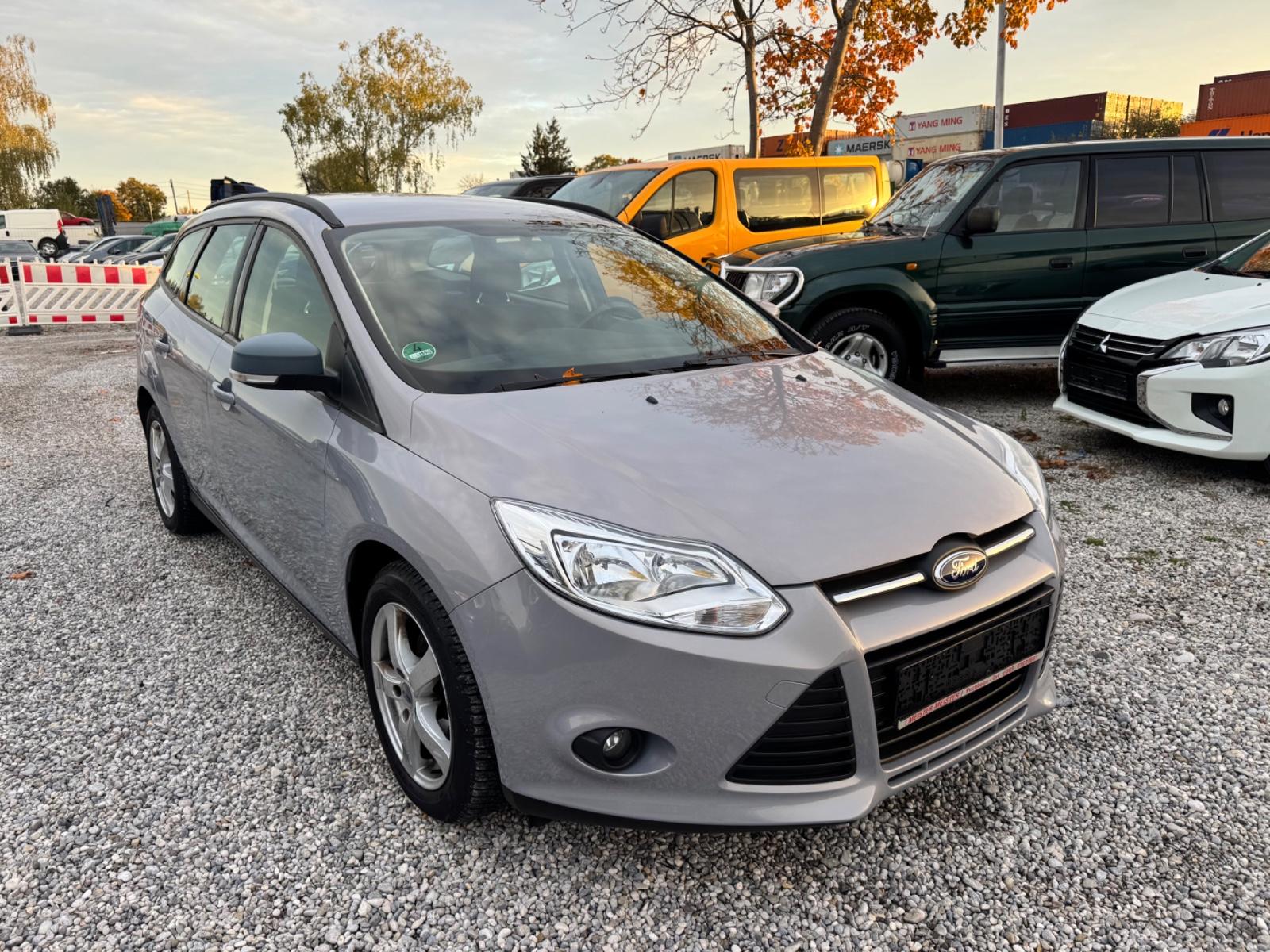 Ford Focus 2013 — interior