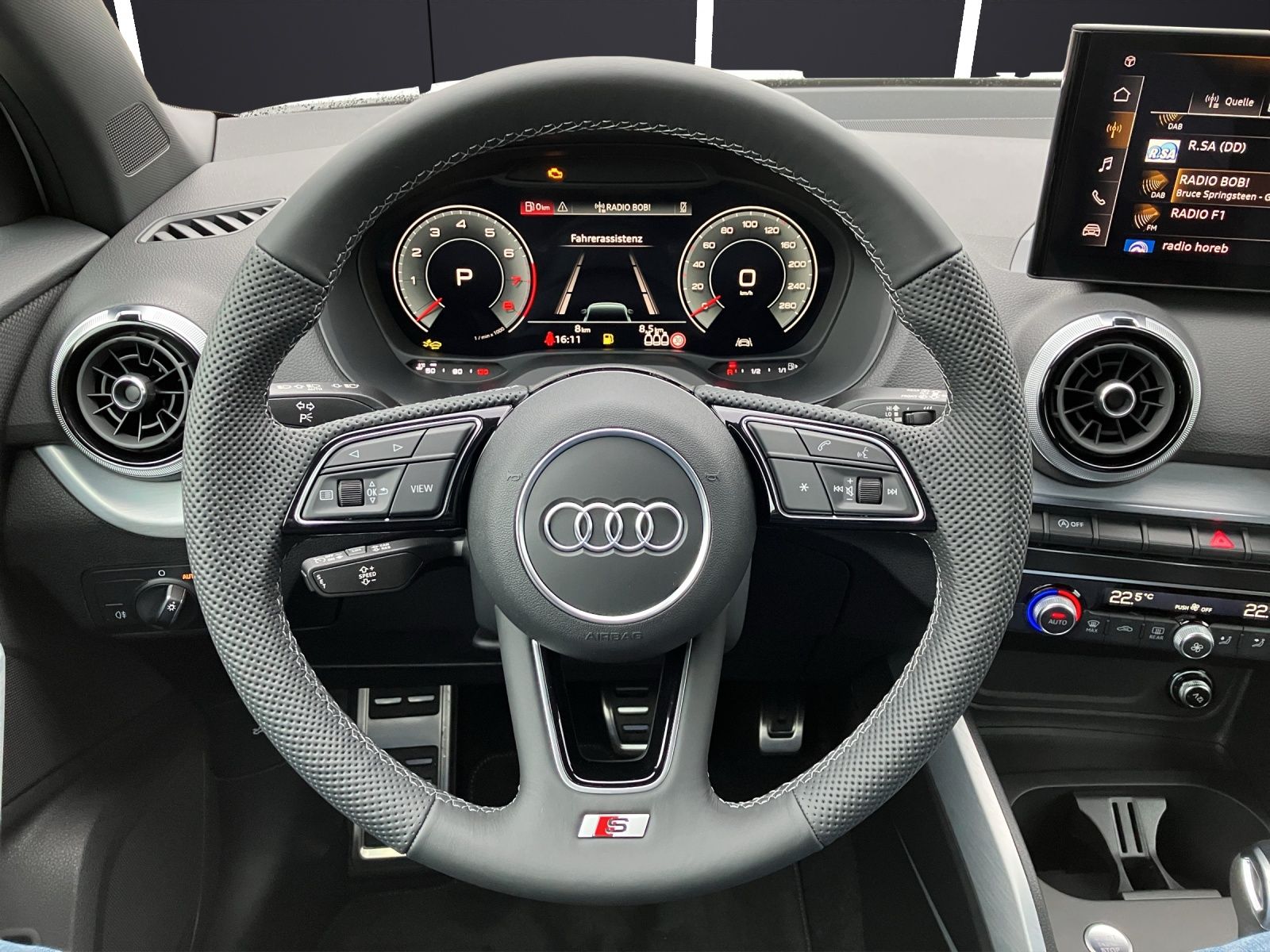 Fahrzeugabbildung Audi Q2 35 TFSI S-line S-tronic LED AHK AVC GRA PDC S