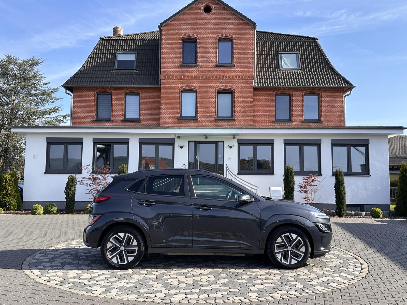Hyundai Kona Elektro Trend LED PANO ACC HUD WÄMPU 64KWh