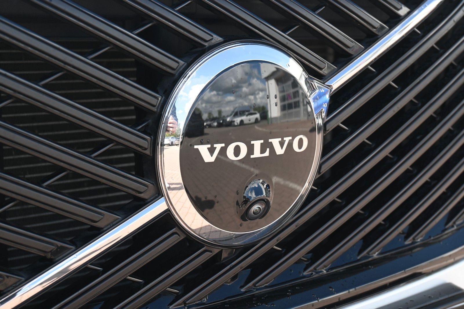 Fahrzeugabbildung Volvo XC90 T8 AWD Plus Dark*PANO*360°*HuD*H&K*ACC