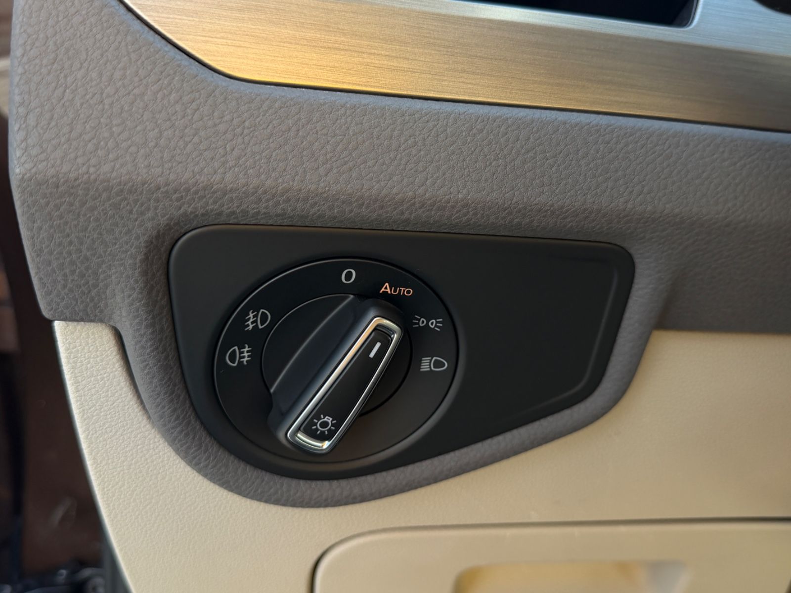 Touran 1.6 TDI DSG NAVI LED