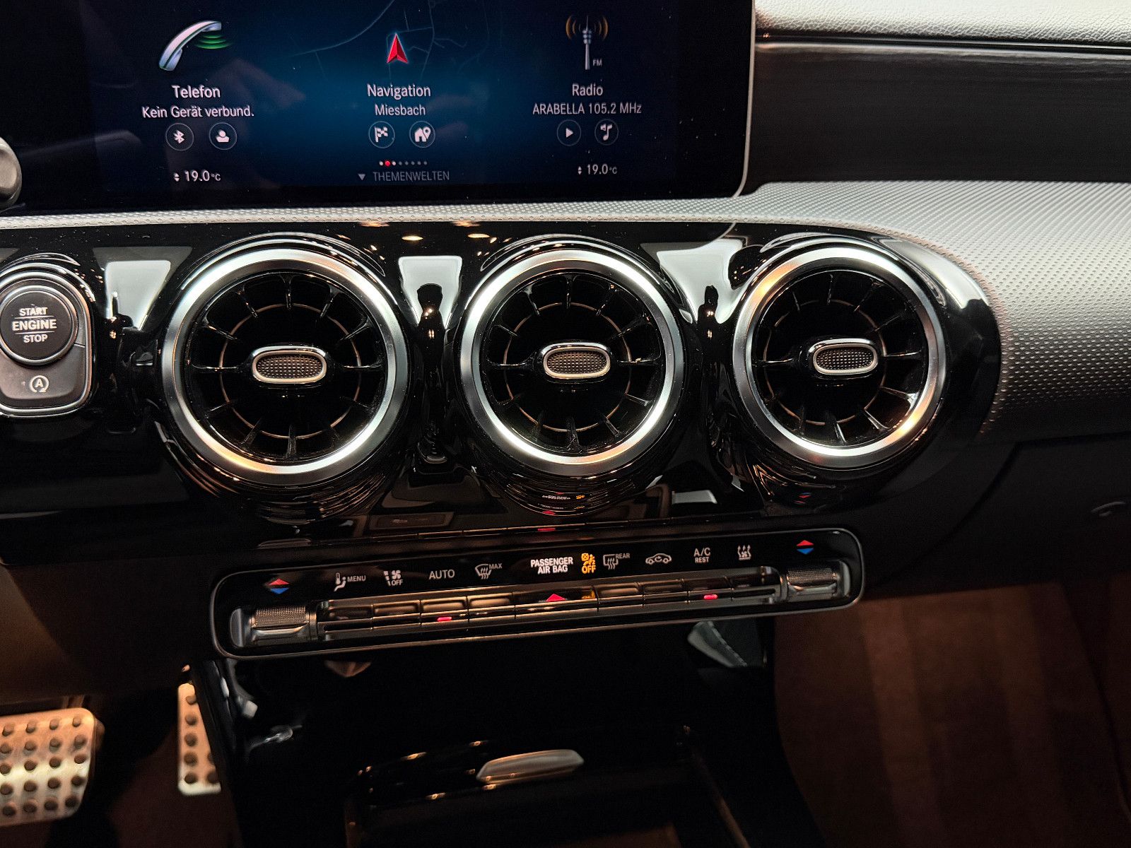 Fahrzeugabbildung Mercedes-Benz A 250 4Matic|AMG-LINE|360°|STDHZG