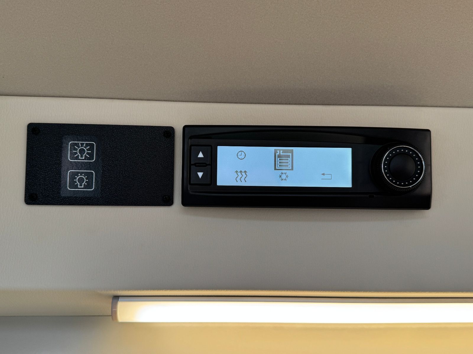 Fahrzeugabbildung Westfalia Columbus 601 D 4 SCHLAFPLÄTZE SOLAR AHK 1.HAND