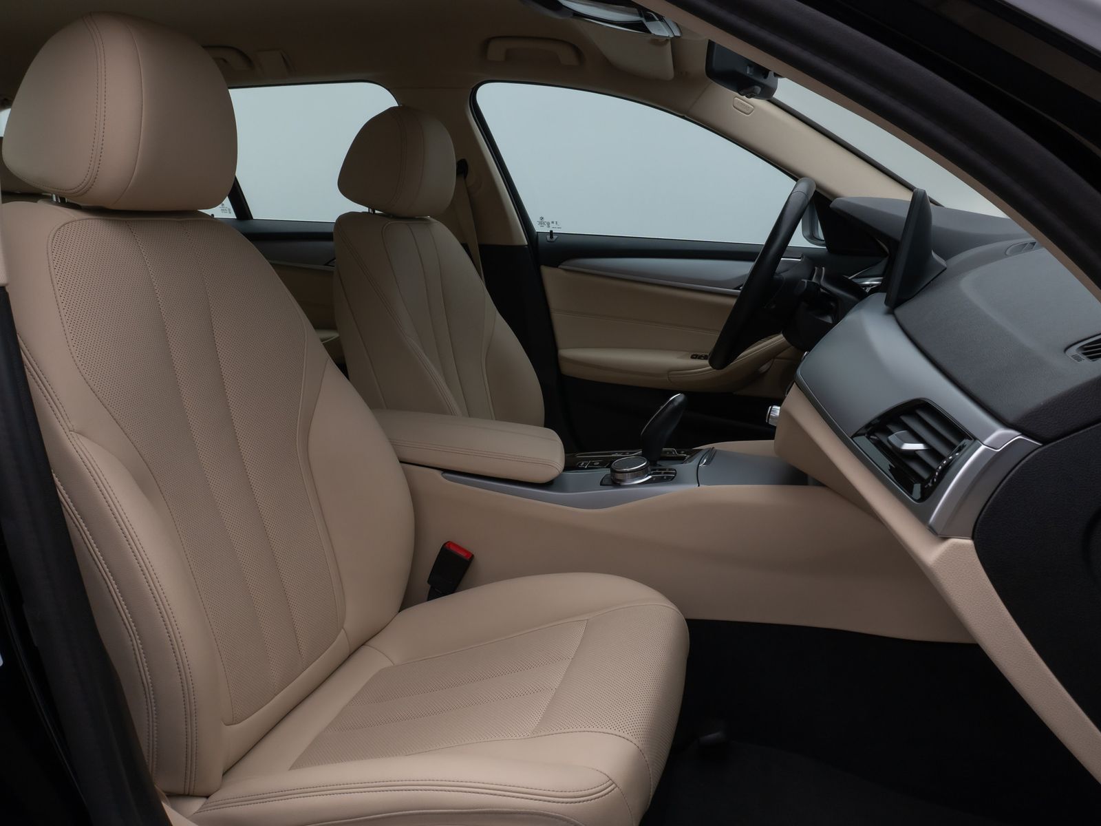 Fahrzeugabbildung BMW 530e xD DAB HiFi Leder Lenkradheizgung AHK Alarm