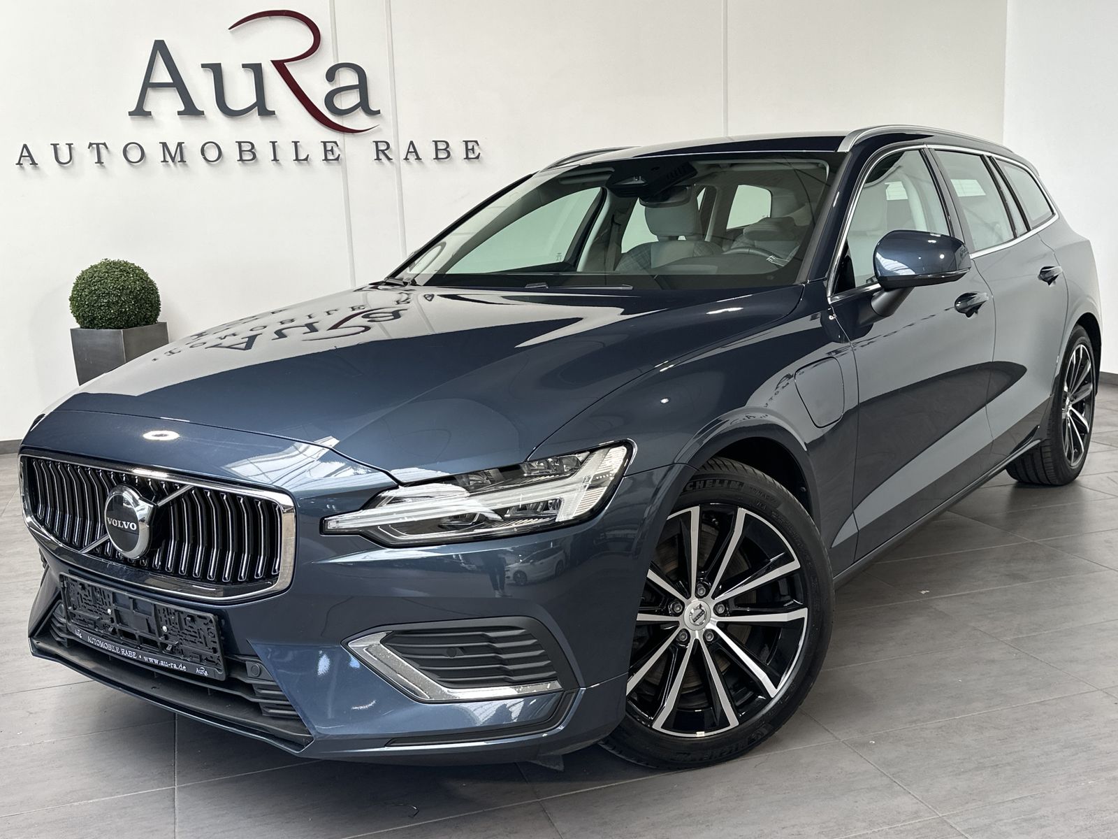 Fahrzeugabbildung Volvo V60 T6 AWD Recharge Core NAV+LED+ACC+STHZG+18ZO