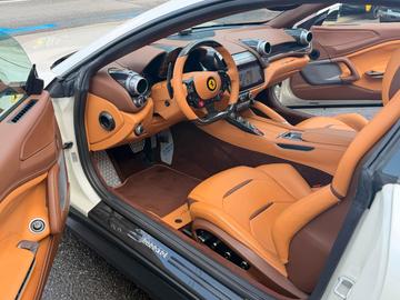 2018 Ferrari GTC4LUSSO — миниатюра 19