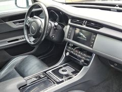 Fahrzeugabbildung XF AWD Automatik