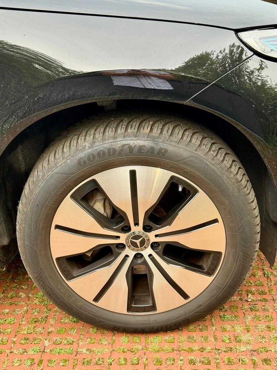 Mercedes-Benz EQC 400 4MATIC + Anhängerkuppl. + Headup Display