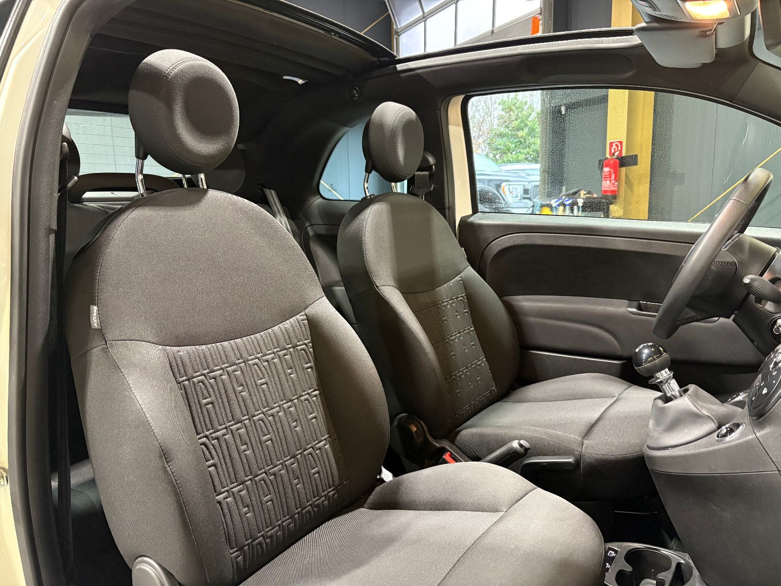 Fahrzeugabbildung Fiat 500 Dolcevita/PANO/PDC/KLIMA/DAB/TEMPOMAT/BLUETO