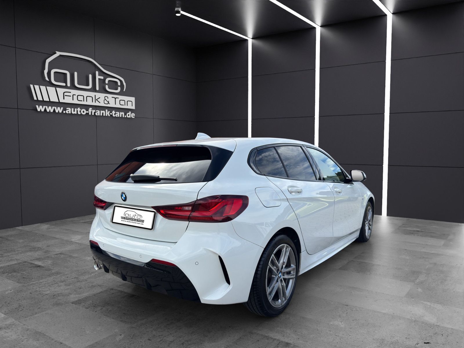 Fahrzeugabbildung BMW 118 i M Sport/Tempo/Navi/Ambiente/Apple CarPlay